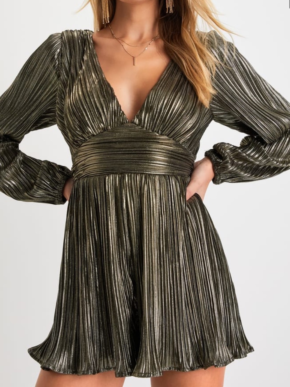 Lulu's Metallic Gold Plisse Long Sleeve Backless Romper size Small NWT